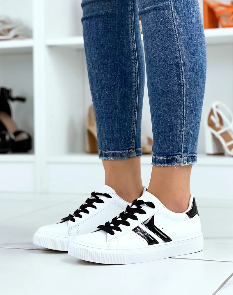 Baskets blanches et noires basses