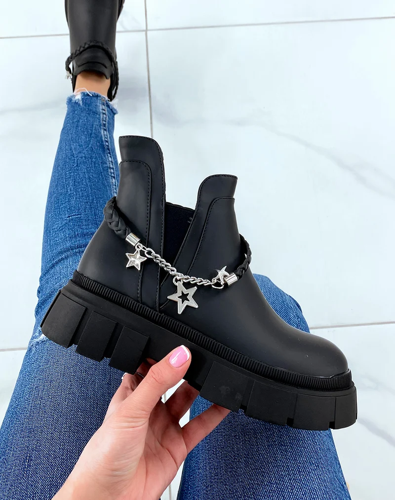 Bottines noires mattes à chaîne tressée et argentée à étoiles