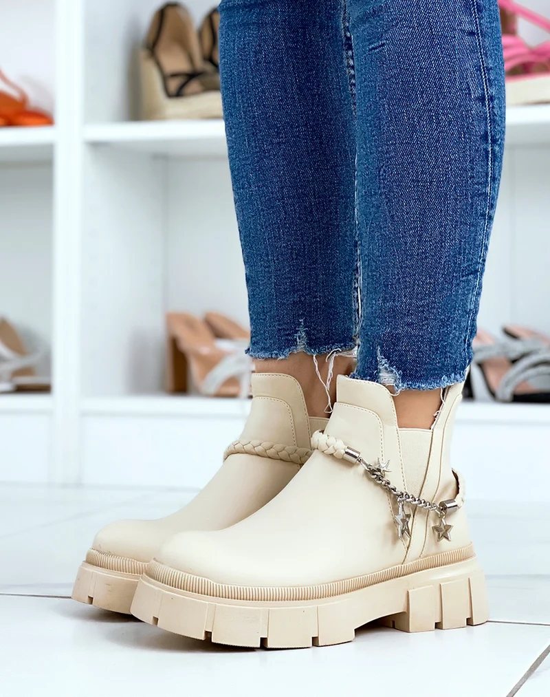 Bottines beiges mattes à chaîne tressée et argentée à étoiles