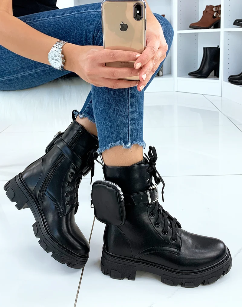 Bottines hautes noires semelle crantée à pochette