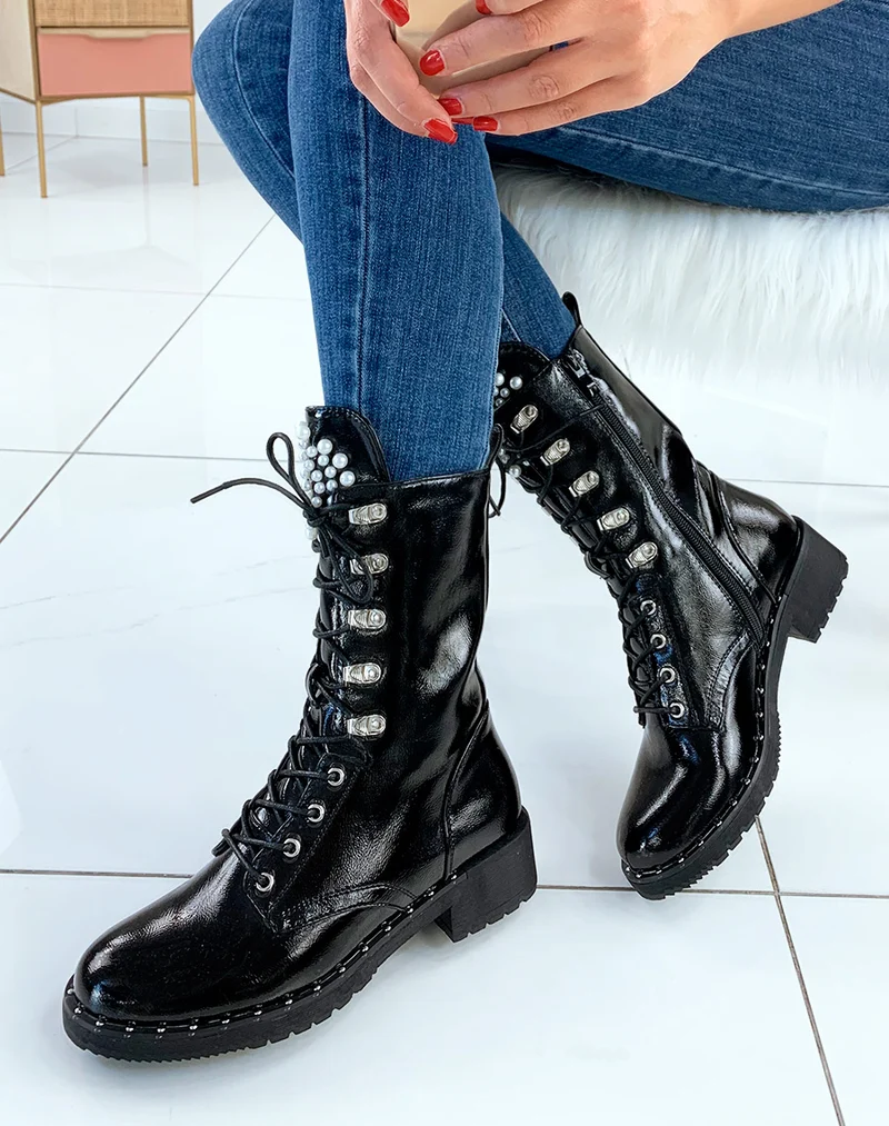 Bottes vernies noires à perles
