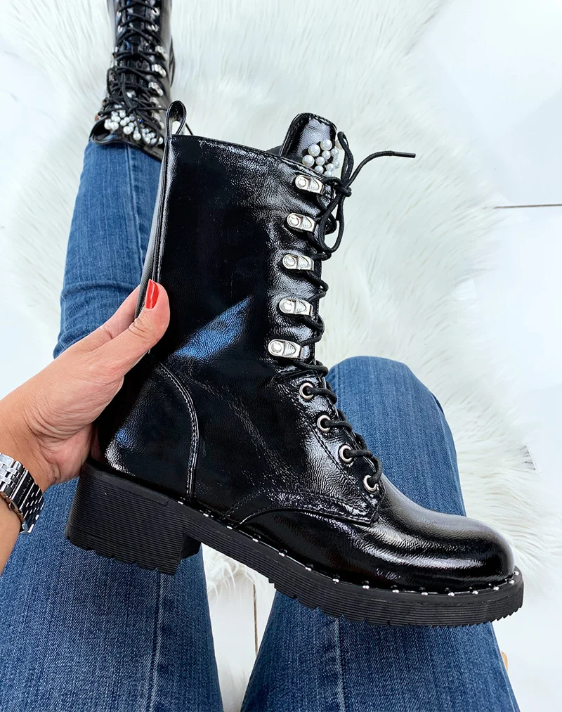 Bottes vernies noires à perles