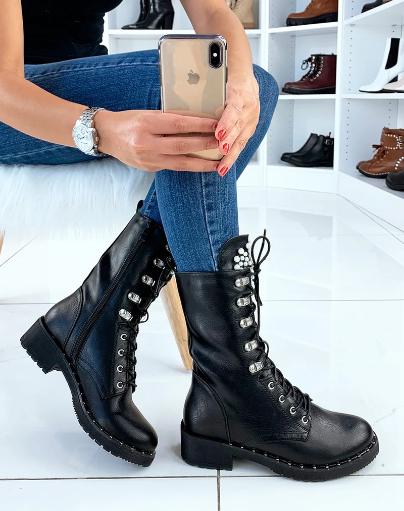 Bottes noires à perles