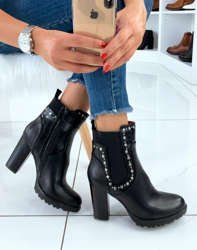 Bottines noires à clou et talon