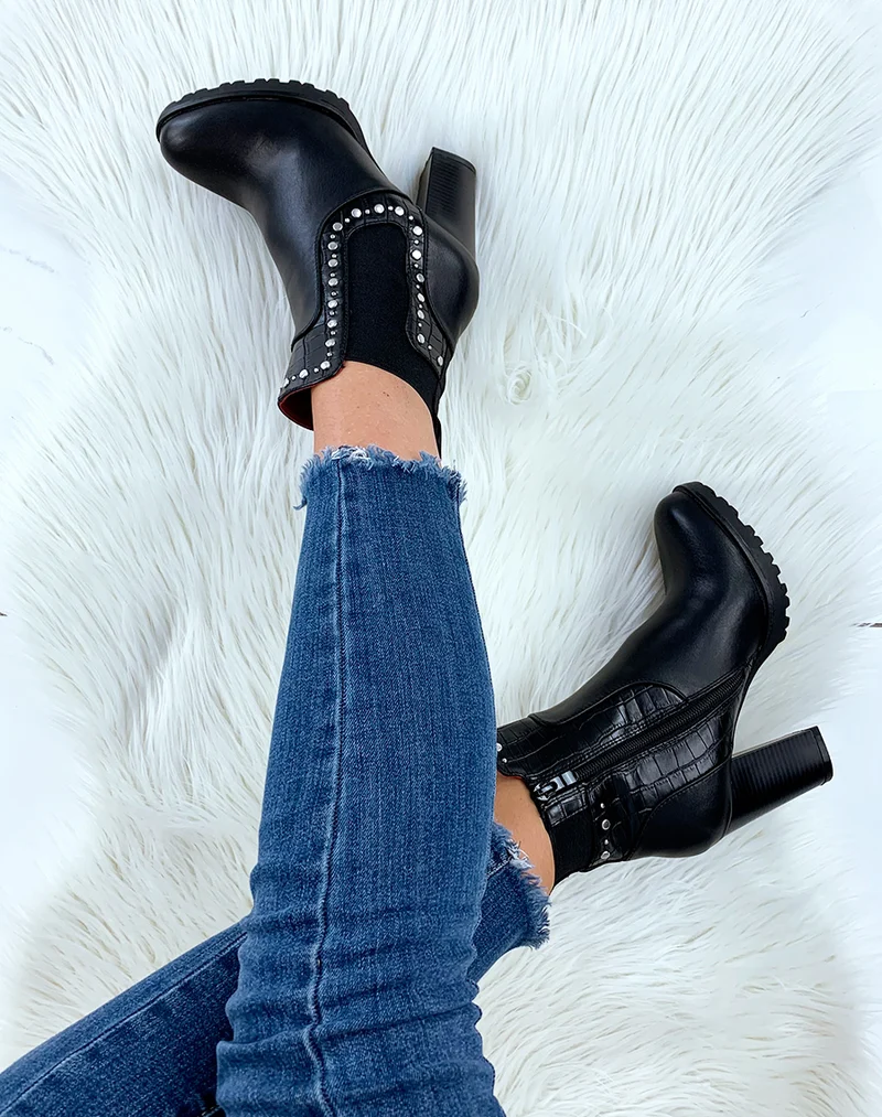 Bottines noires à clou et talon
