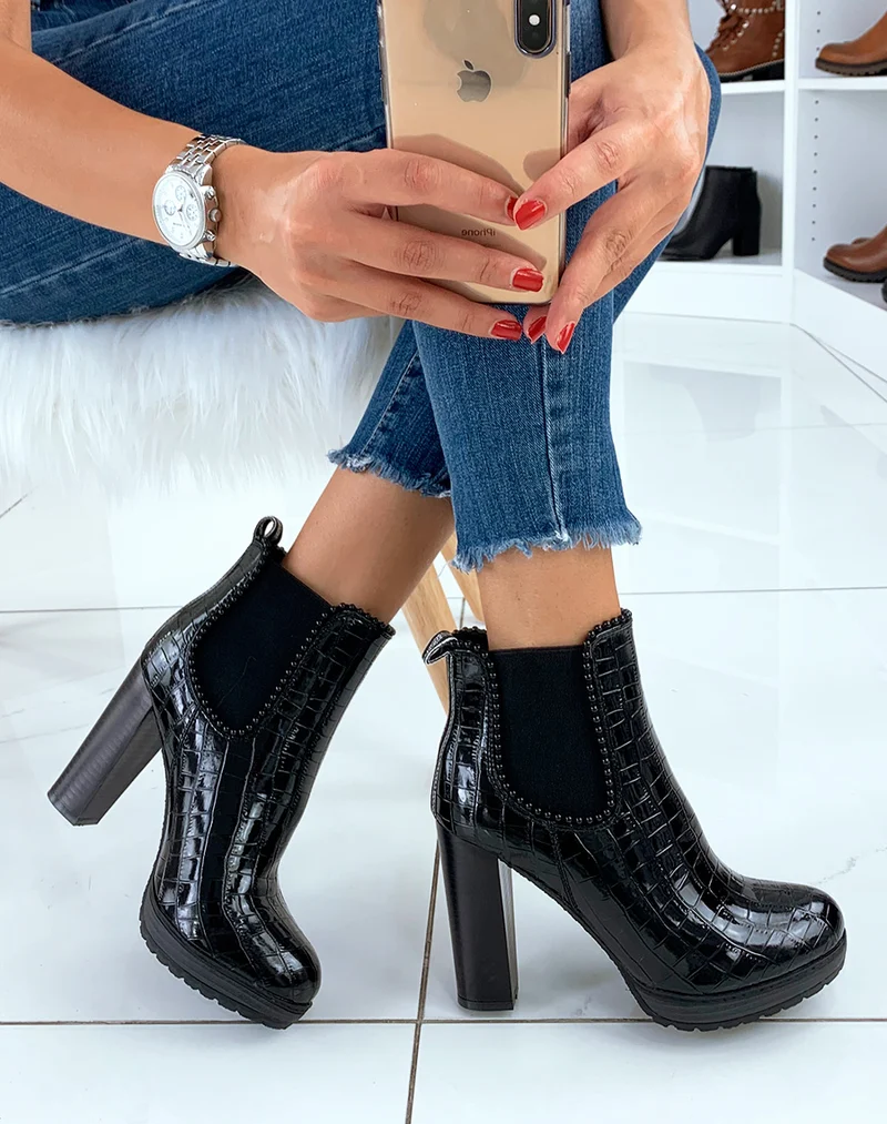 Bottines vernies noires effet croco à perles