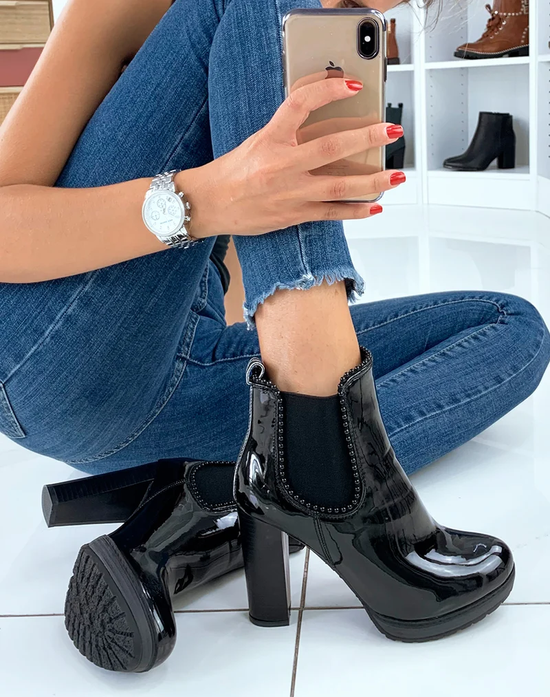 Bottines vernies noires à perles