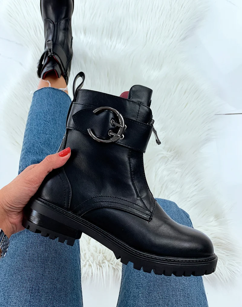 Bottines noires montante à détail boucle