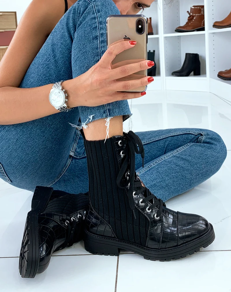 Bottines noires montante chaussette effet croco à lacet