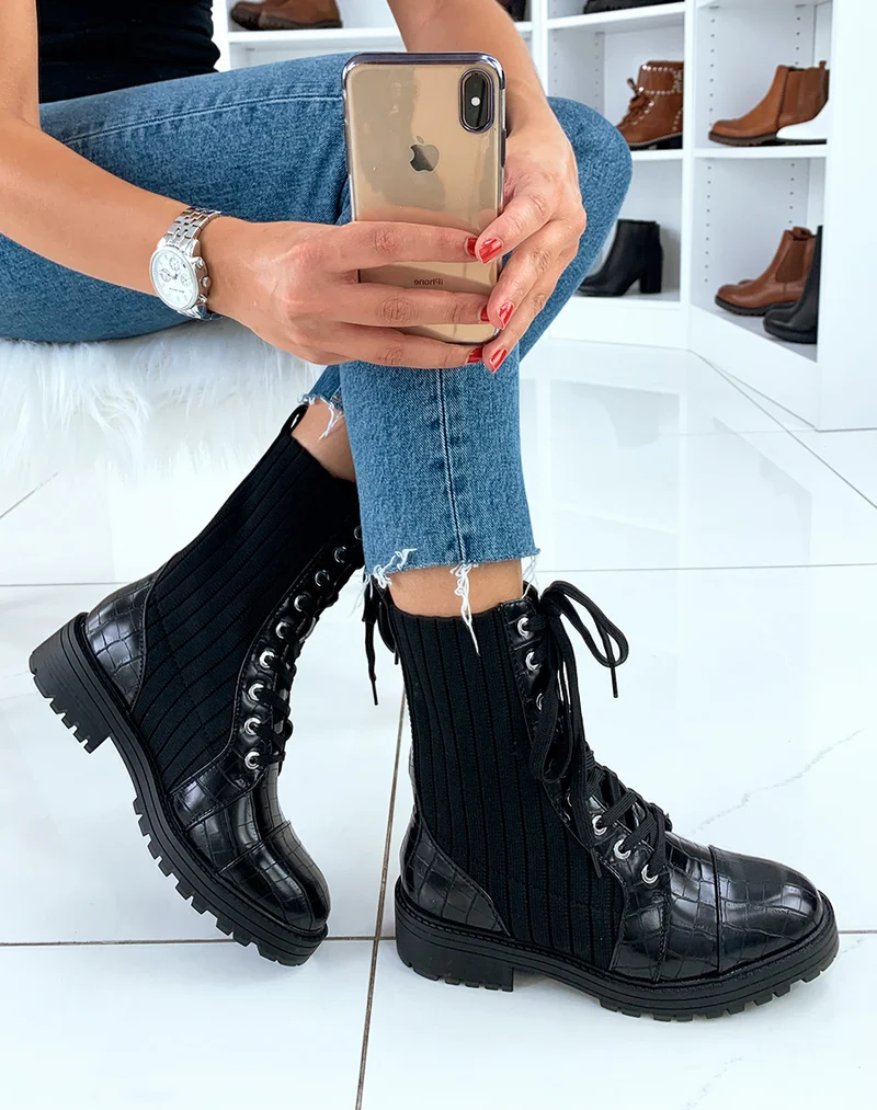 Bottines noires montante chaussette effet croco à lacet