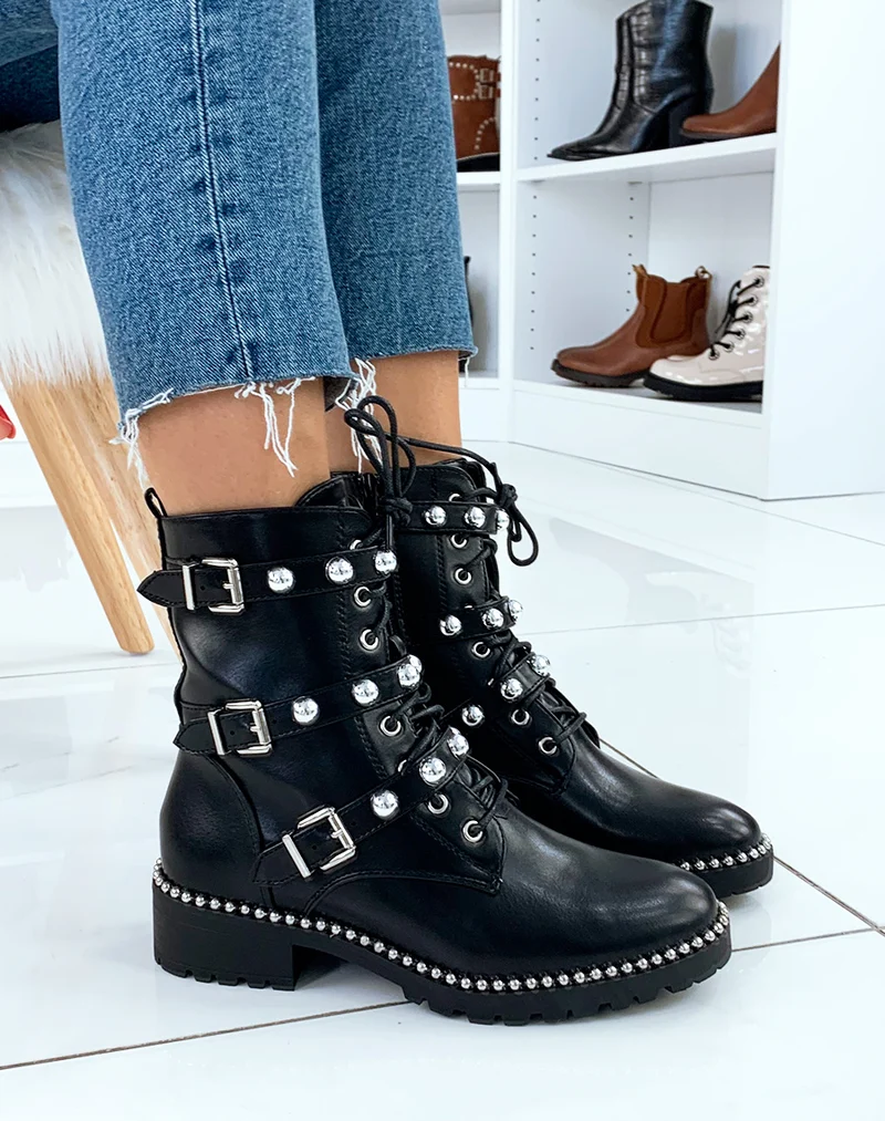Bottines montantes noires à détails argentés