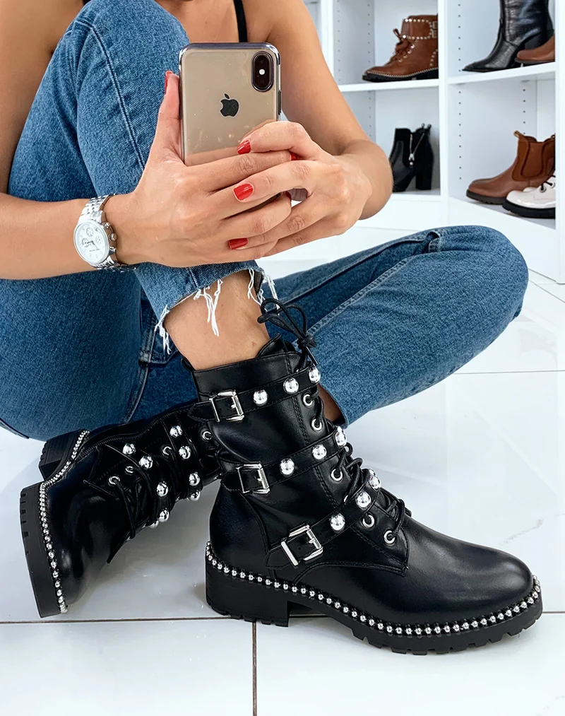 Bottines montantes noires à détails argentés