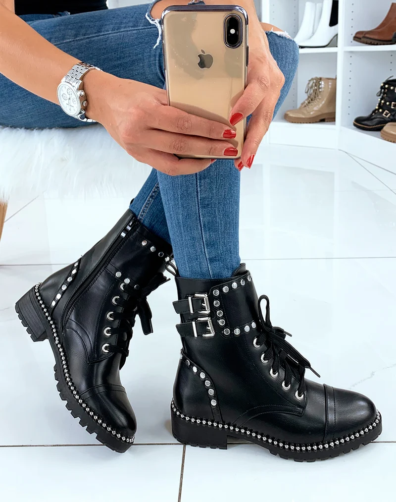 Bottines noires montantes cloutées
