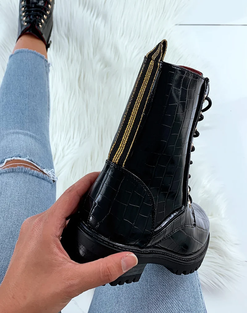 Bottines noir mat effet croco et à œillets