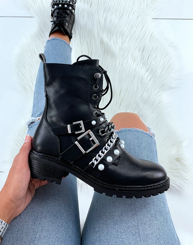Bottines noires mates à grosses perles et chaines