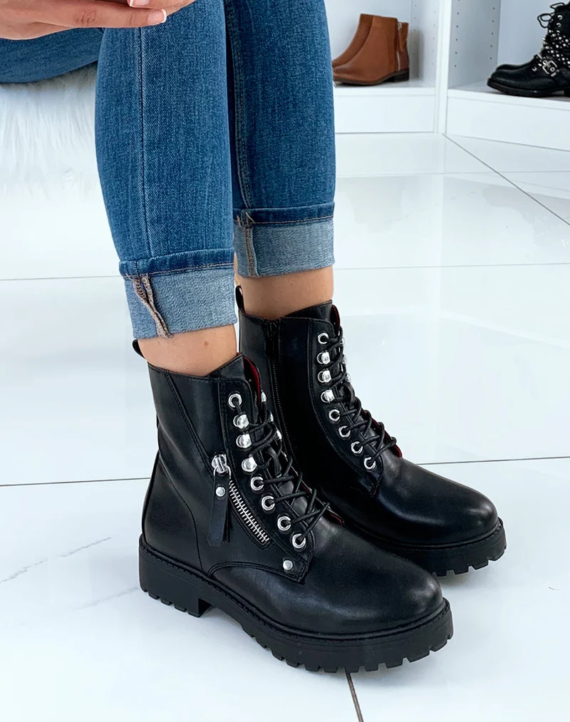 Bottines montantes en similicuir noires à détails lacets et fermetures