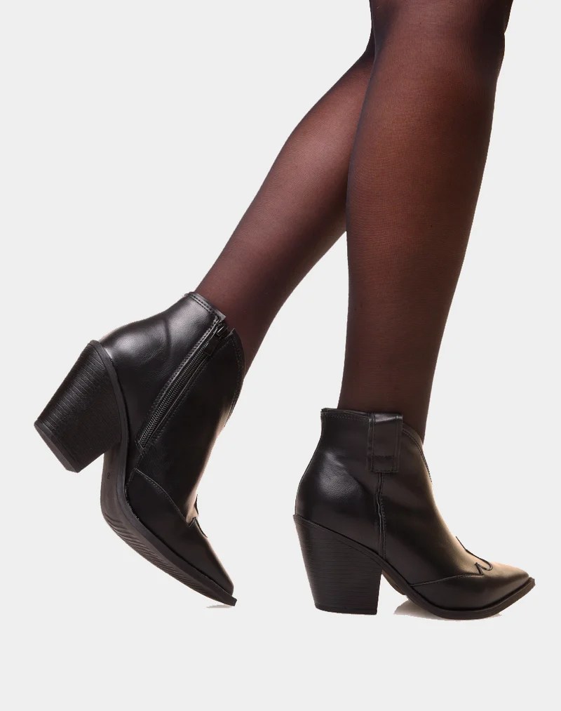 Bottines noires à bout pointu et à talon biseauté