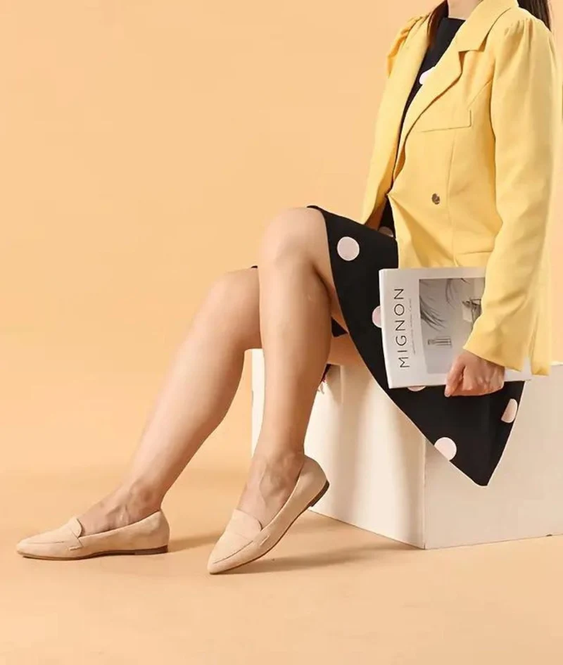 Mocassins Beiges À Semelles Marrons Pour Femme En Cuir