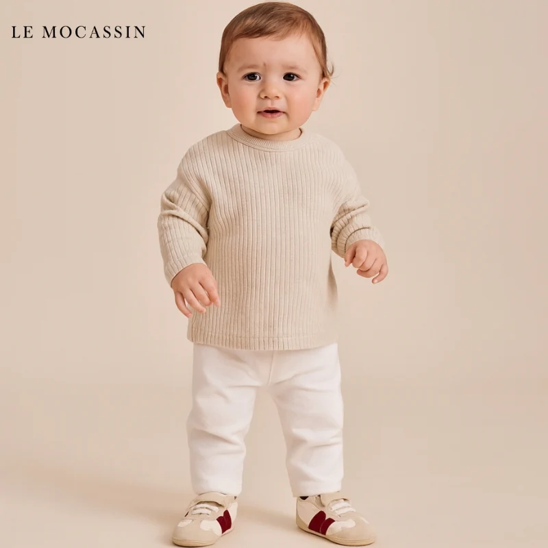 Mocassins Avec Un Design De Baseball Pour Bébé