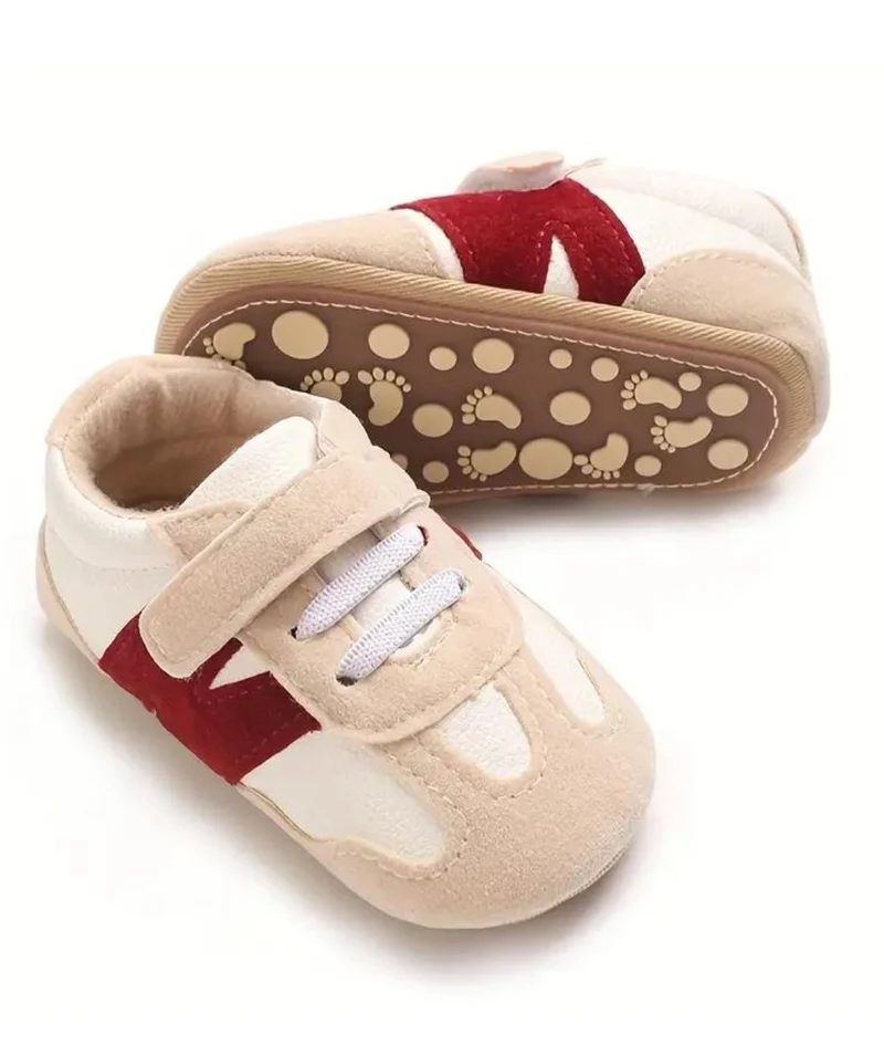 Mocassins Avec Un Design De Baseball Pour Bébé
