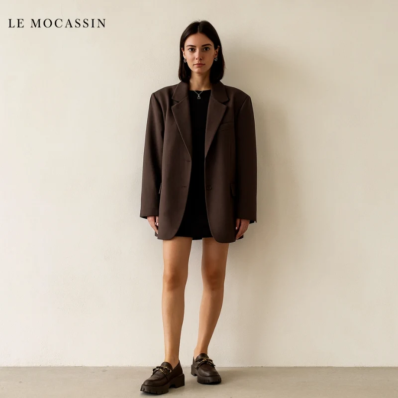 Mocassins Avec Une Chaîne En Métal Doré Pour Femmes
