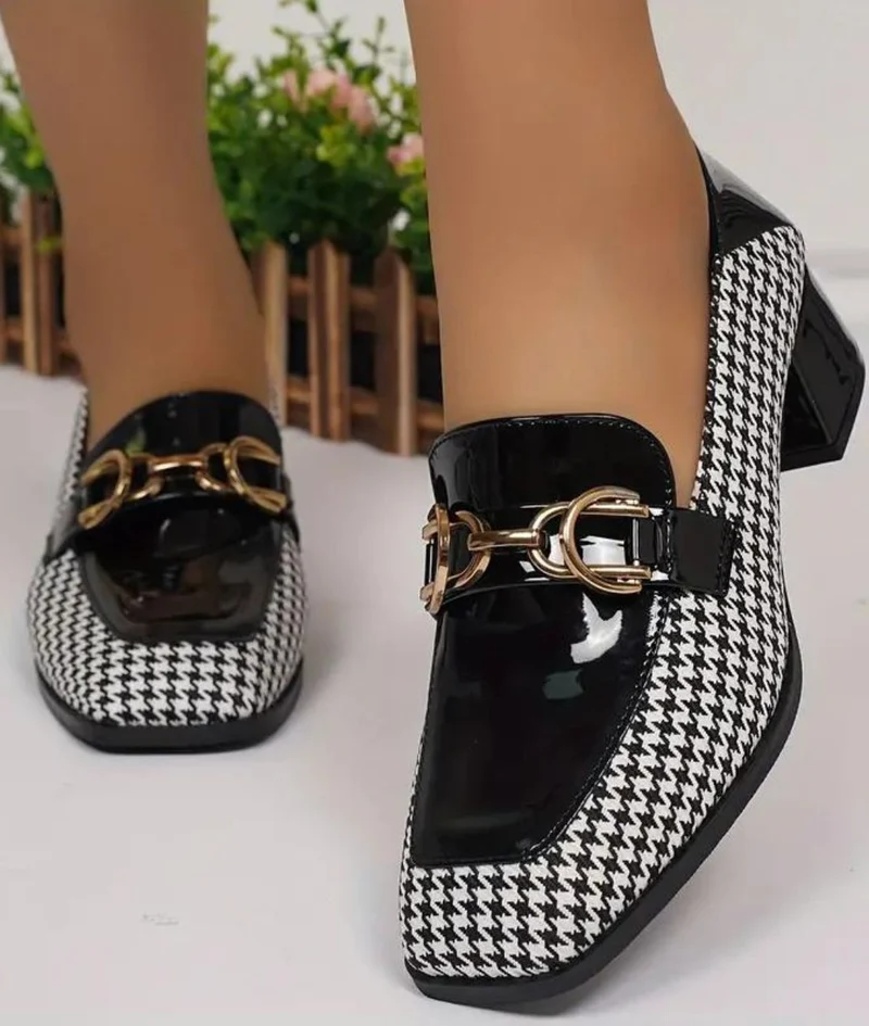 Mocassins À Talon Avec Chaînette En Cuir Vernis Pour Femme