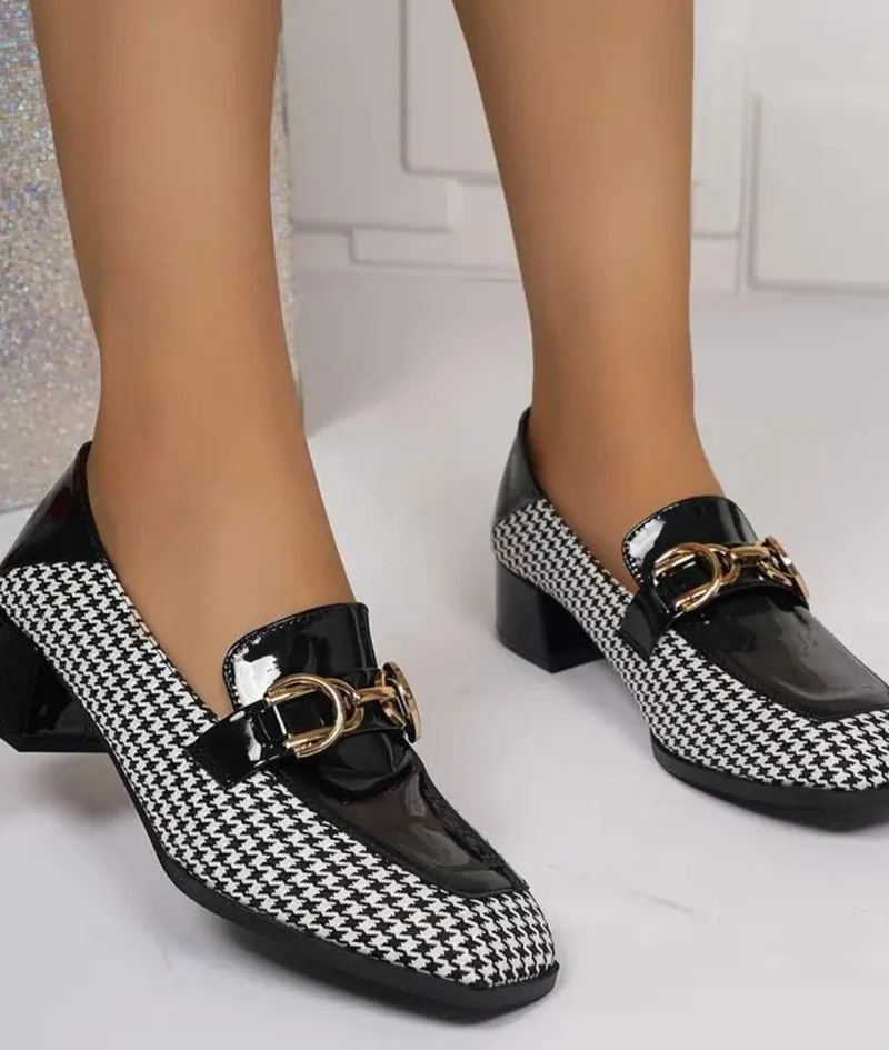 Mocassins À Talon Avec Chaînette En Cuir Vernis Pour Femme