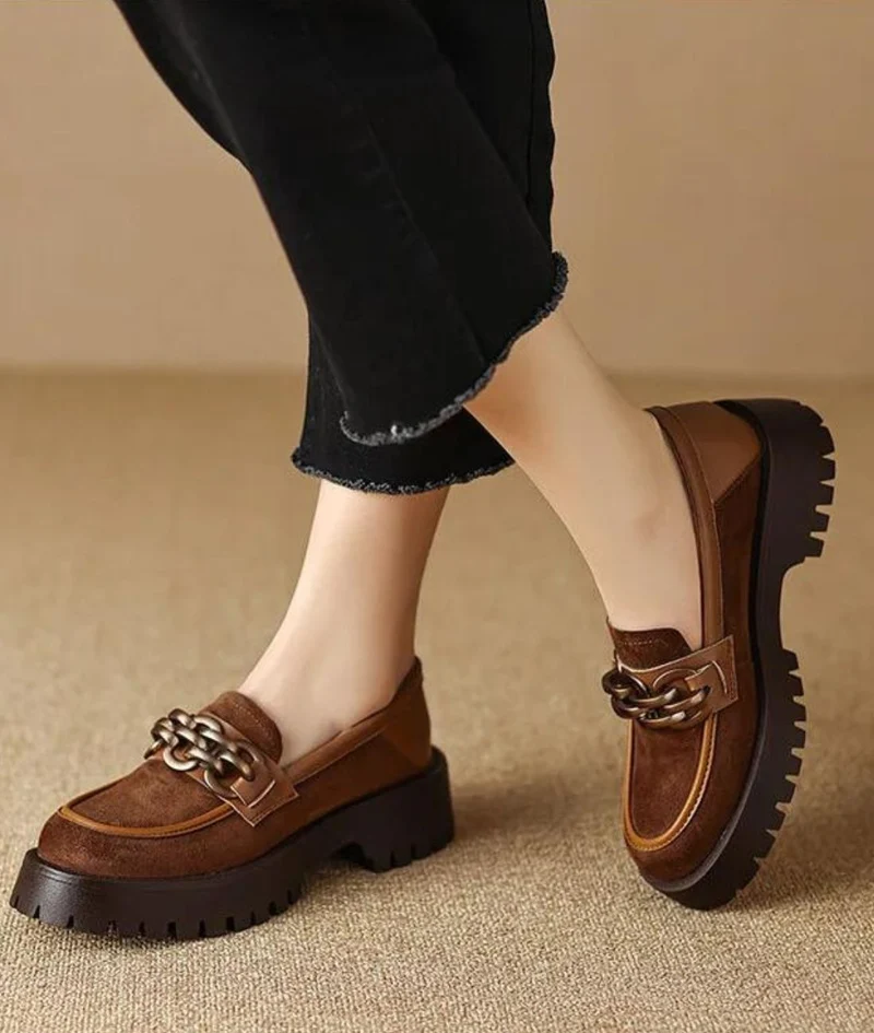 Mocassins À Plateforme Avec Une Chaîne Argentée Pour Femmes