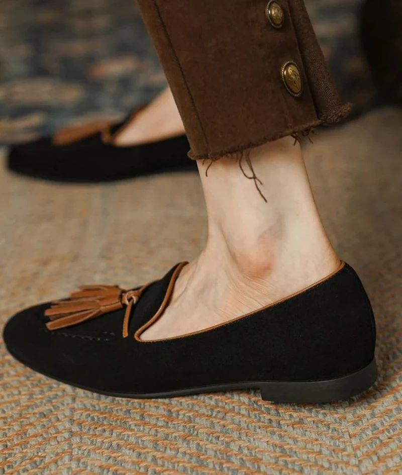 Mocassins À Glands Noirs Daim Pour Femme