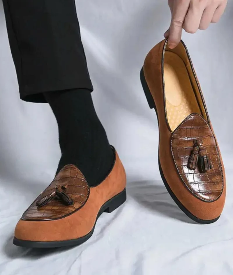 Mocassins À Glands En Daim Avec Torsade En Cuir
