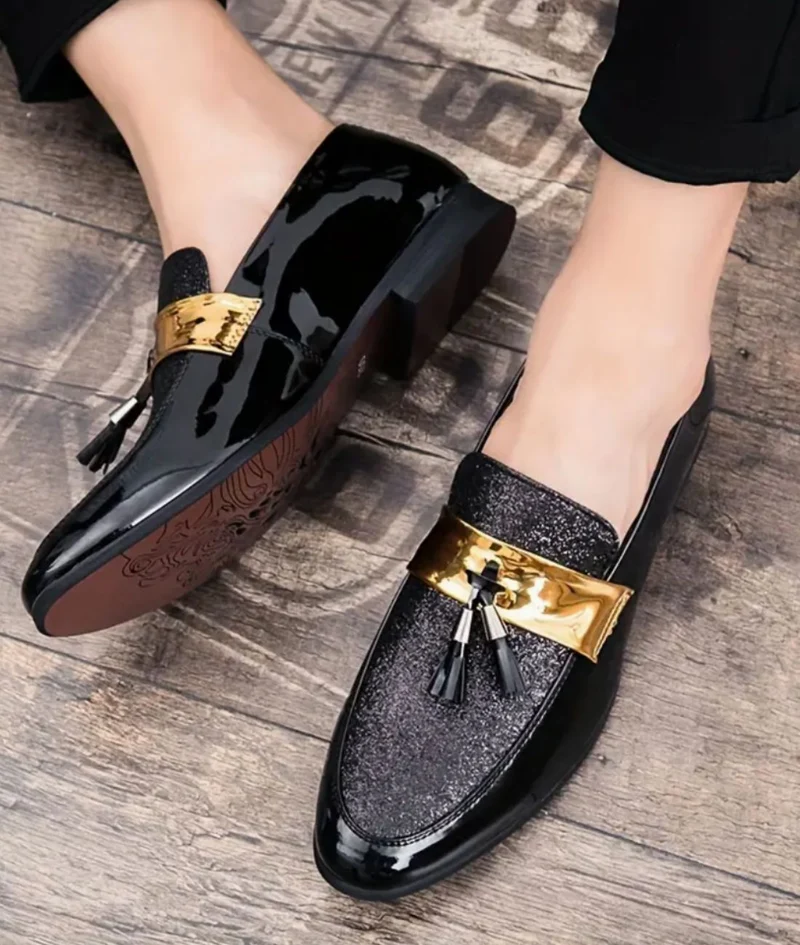 Mocassins À Glands En Cuir Et Bandelette Dorée Pour Homme
