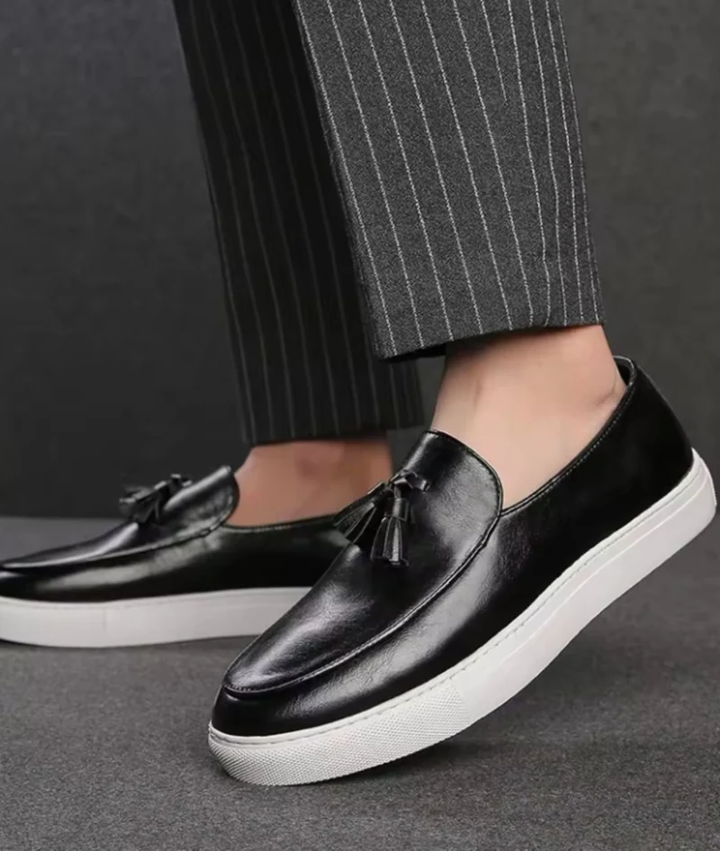Mocassins À Gland En Cuir À Semelles Blanches Pour Hommes