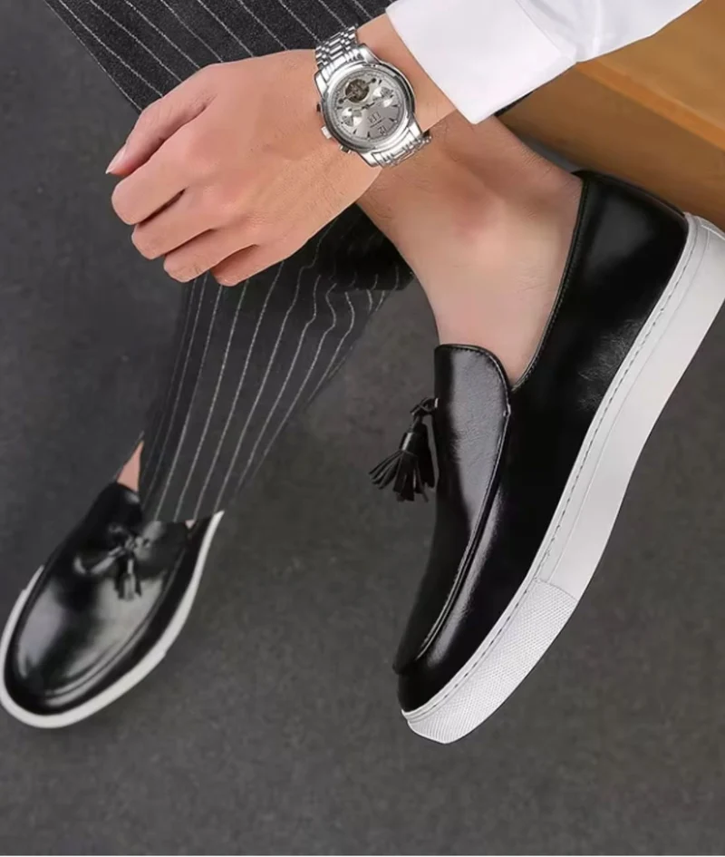 Mocassins À Gland En Cuir À Semelles Blanches Pour Hommes