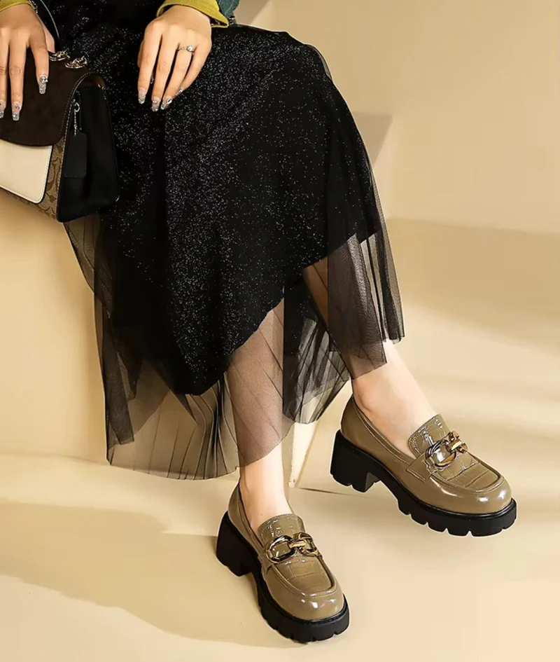 Mocassin En Cuir Végan Effet Croco Et À Boucle Dorée