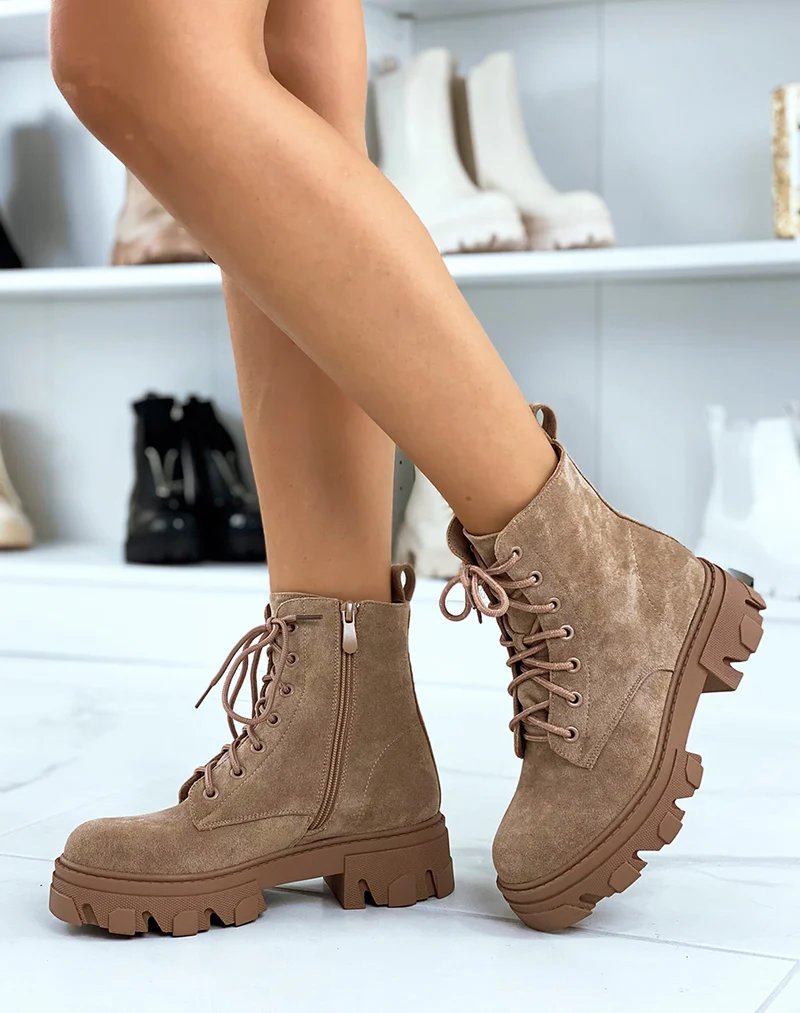Bottines en suédine marron lacées à semelle crantée