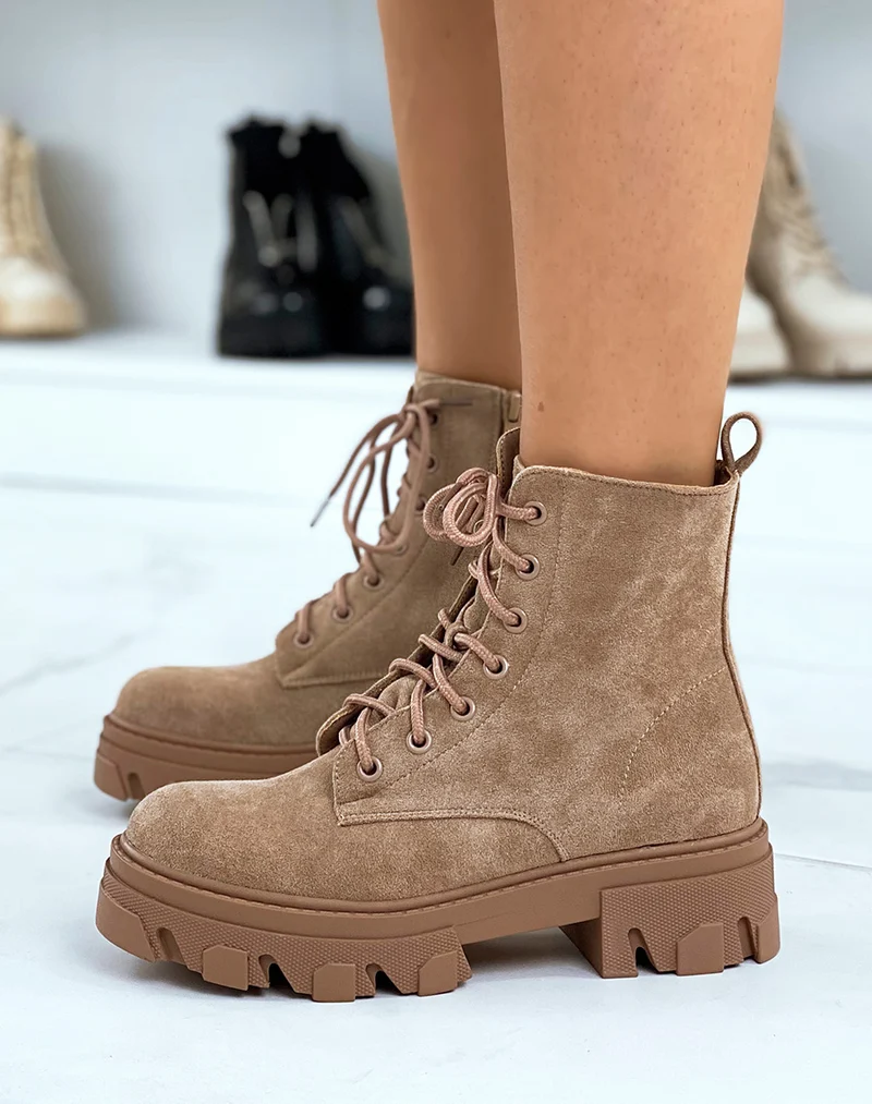 Bottines en suédine marron lacées à semelle crantée