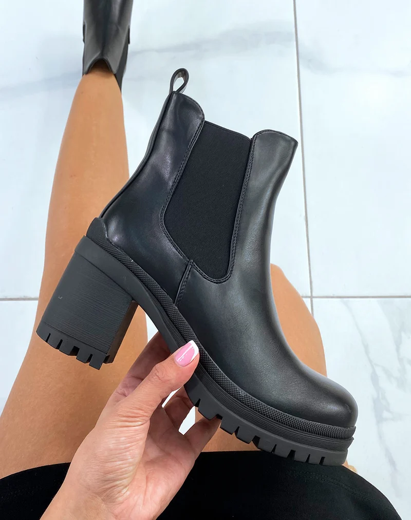 Bottines noires à talons bas à semelle cranté