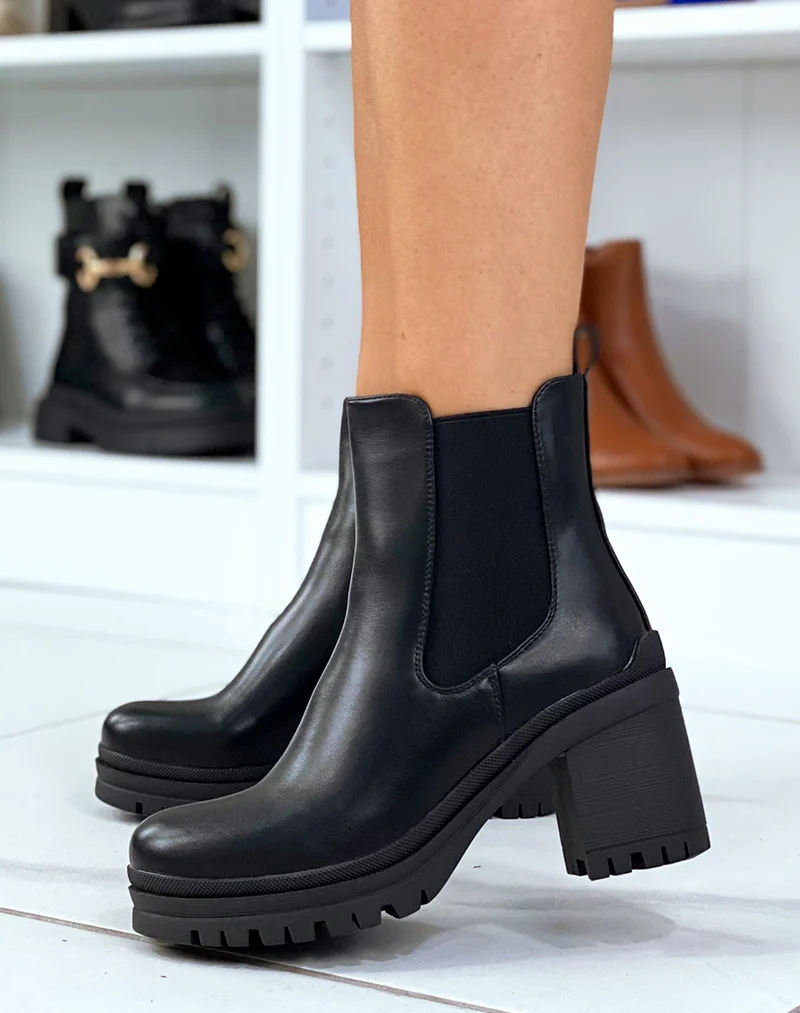 Bottines noires à talons bas à semelle cranté