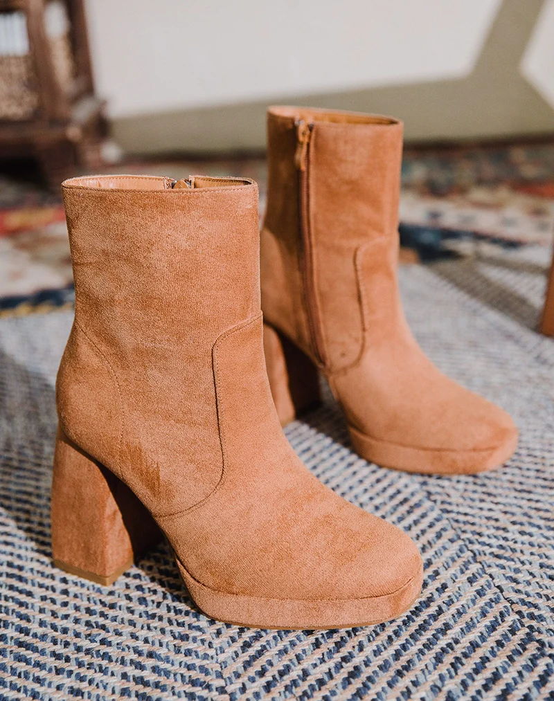 Bottines à talon et à plateforme en suédine camel