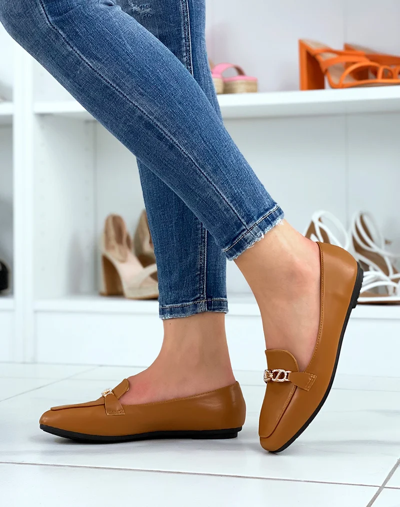 Mocassins plats camel à bijoux dorés à strass