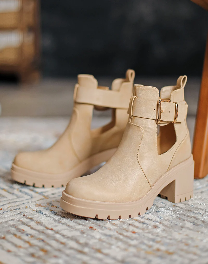 Bottines taupe clair ouvertes à talon