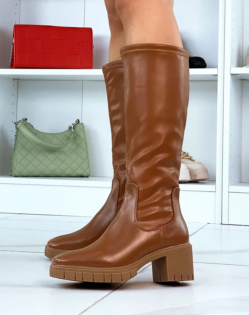 Bottes camel à talon et tige souple à bout carré
