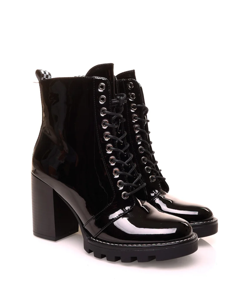 Bottines noires vernies à talons et à lacets