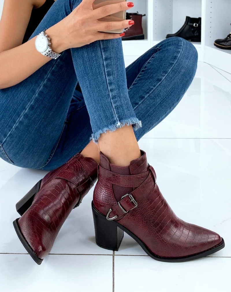 Bottines bordeaux à talons à effet croco et à doubles brides