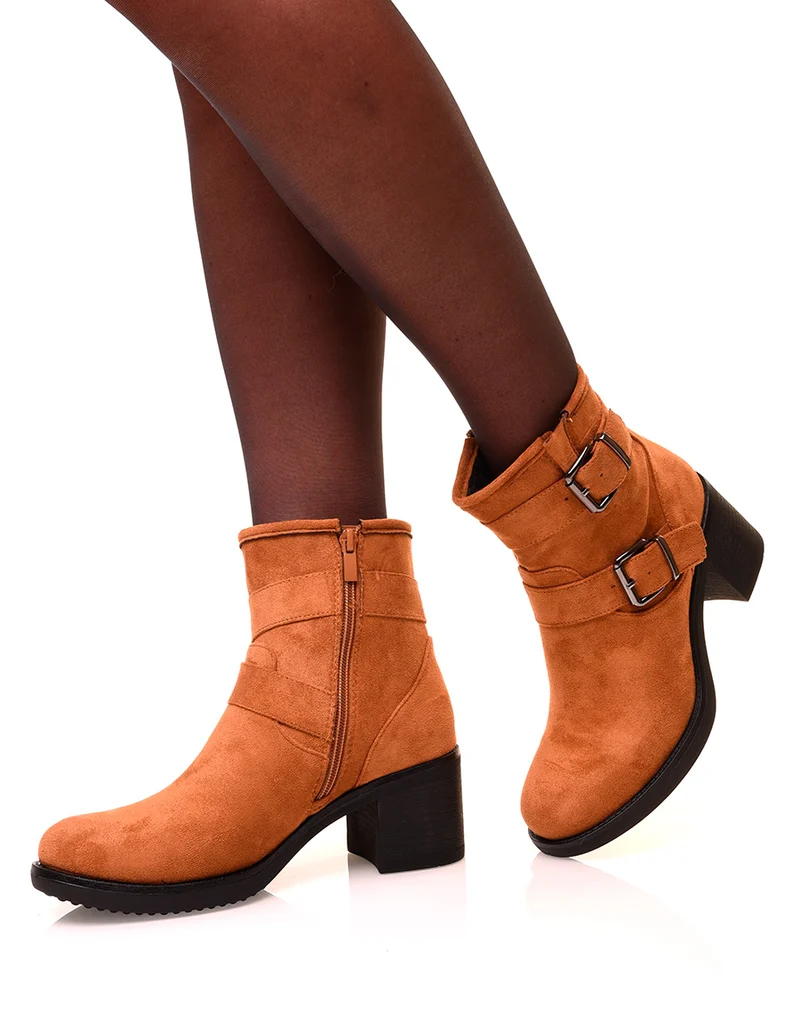 Bottines camel à talons carrés en suédine à sangles