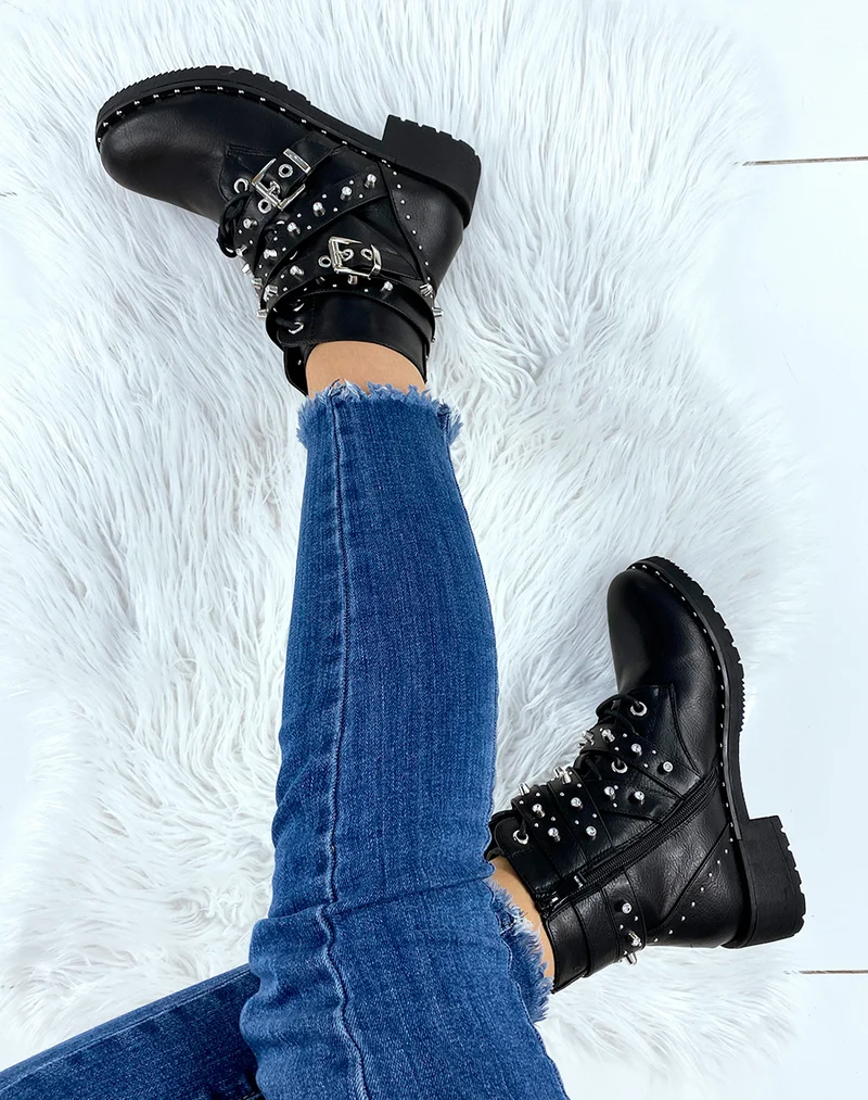 Bottines noires à lacets et multiples sangles décorées