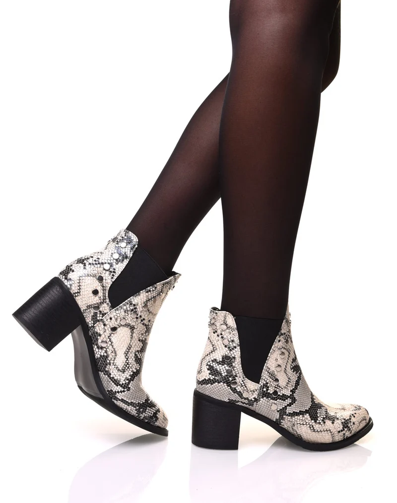 Bottines à talon aux motifs serpent et détails cloutés