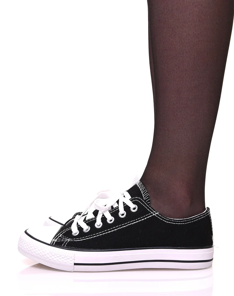 Baskets en toile noires à lacets blancs et liserés noirs