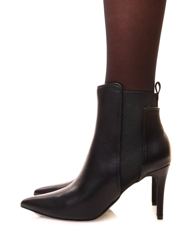 Bottines à talons aiguilles noires et à bout pointu