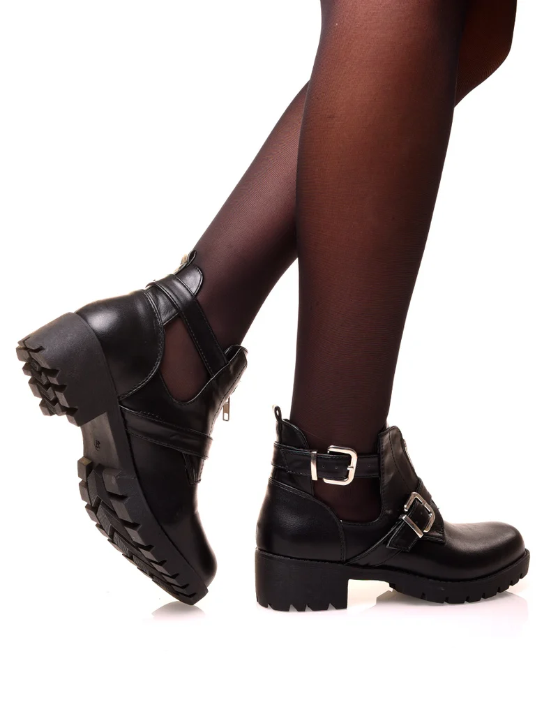 Bottines noires ajourées de sangles et d’un zip